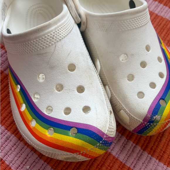 CROCs women’s size 7, 5 men’s rainbow clog. Does show signs of wear. Still great - Picture 2 of 7